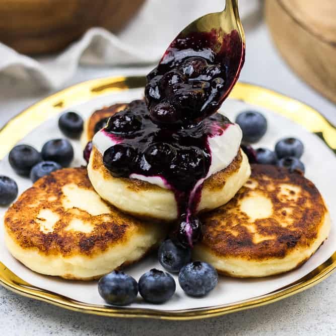 🥞 Syrniki (Slavic Cheese Pancakes)